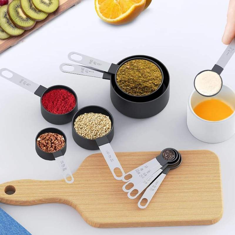 Bestselling 8-Piece Plastic Cutlery Set with Baking Tools Including Measuring Spoons for Liquids and Powders