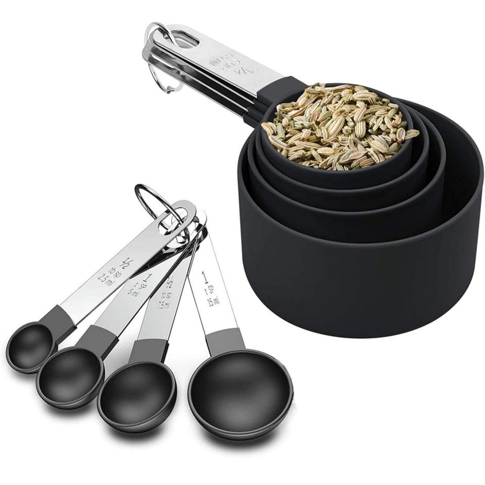 Bestselling 8-Piece Plastic Cutlery Set with Baking Tools Including Measuring Spoons for Liquids and Powders