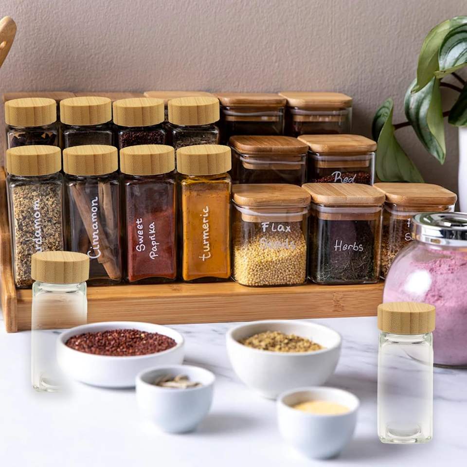 Glass Spice Jars Set with Country-Style Labels, 120 ml (4 oz) Glass Spice Jar with Bamboo Lid for Kitchen Food Storage