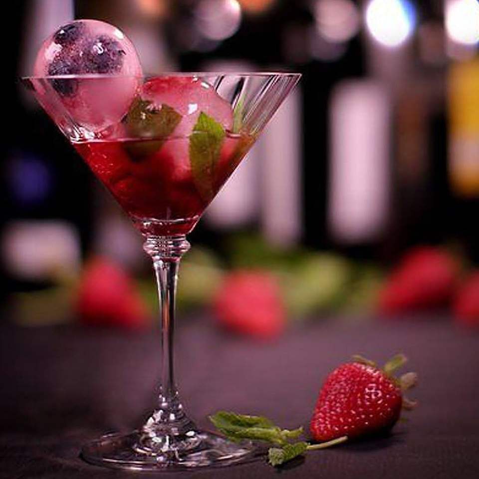 6-Cavity Round Shape Silicone Ice Cream Maker with Lid